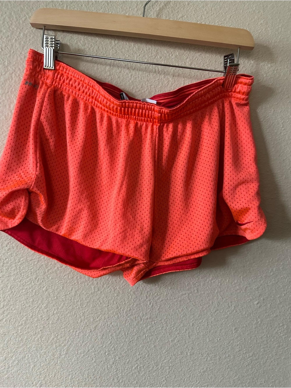 Nike Women’s Neon Coral Athletic Shorts size L/ NWOT 1474